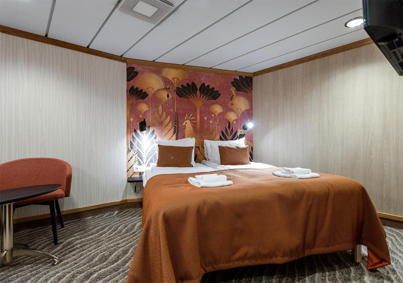 Viking Line Ferry Gabriella - 2-Night Cruise Stockholm-Helsinki-Stockholm Hotel Bilik gambar