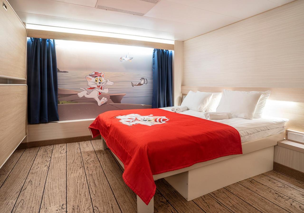 Viking Line Ferry Gabriella - 2-Night Cruise Stockholm-Helsinki-Stockholm Hotel Bilik gambar