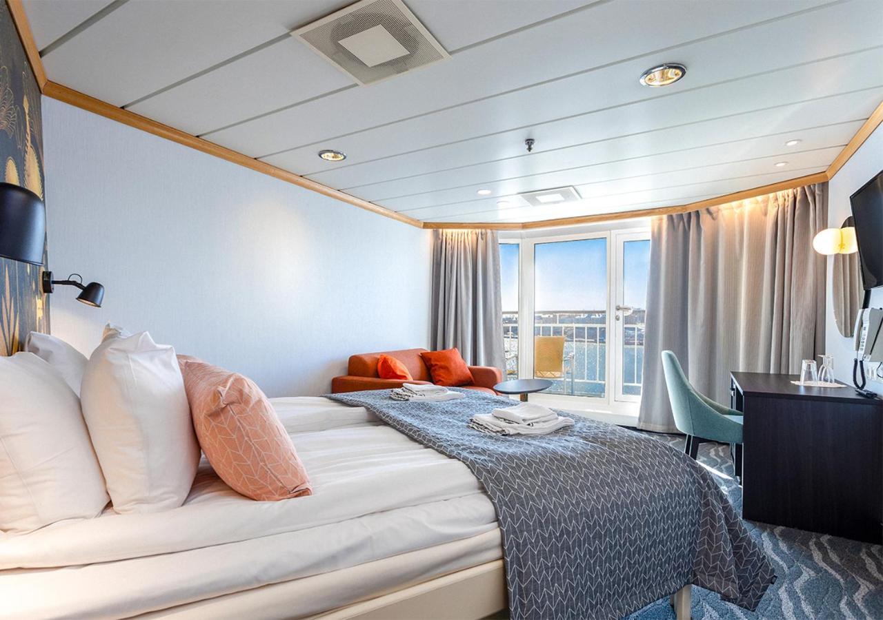 Viking Line Ferry Gabriella - 2-Night Cruise Stockholm-Helsinki-Stockholm Hotel Bilik gambar